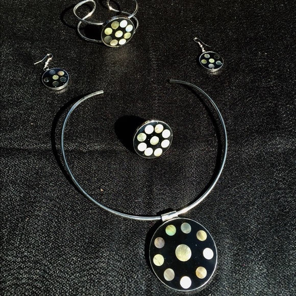 Jewelry - 5 Piece Necklace Earring Bracelet Ring Set Abalone